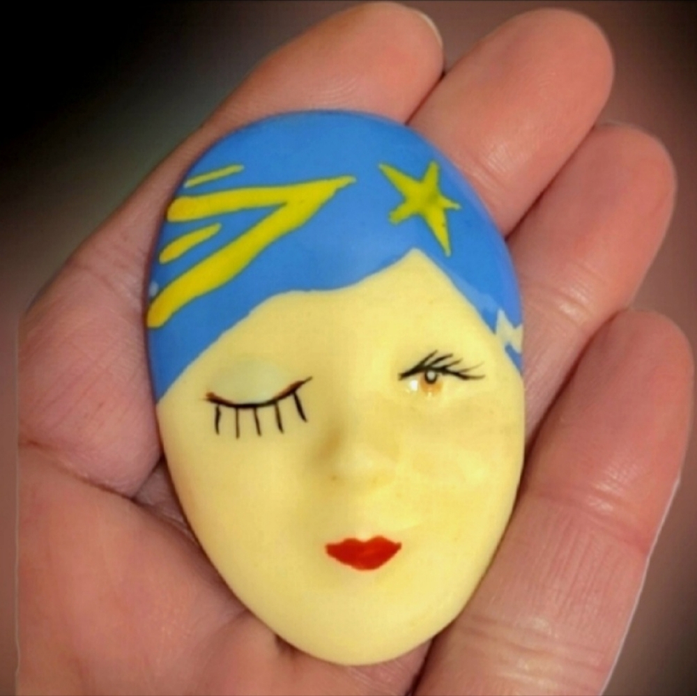 Vtg 80s Taiwan roc fortune teller gypsy woman winking eye face oval pin brooch